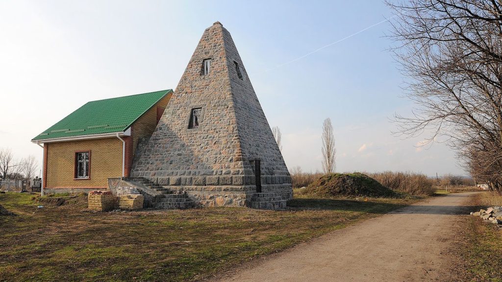 Піраміди, Полтавська область