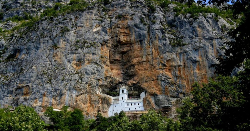 монастир Острог чорногорія мальовничі туристичні місця
