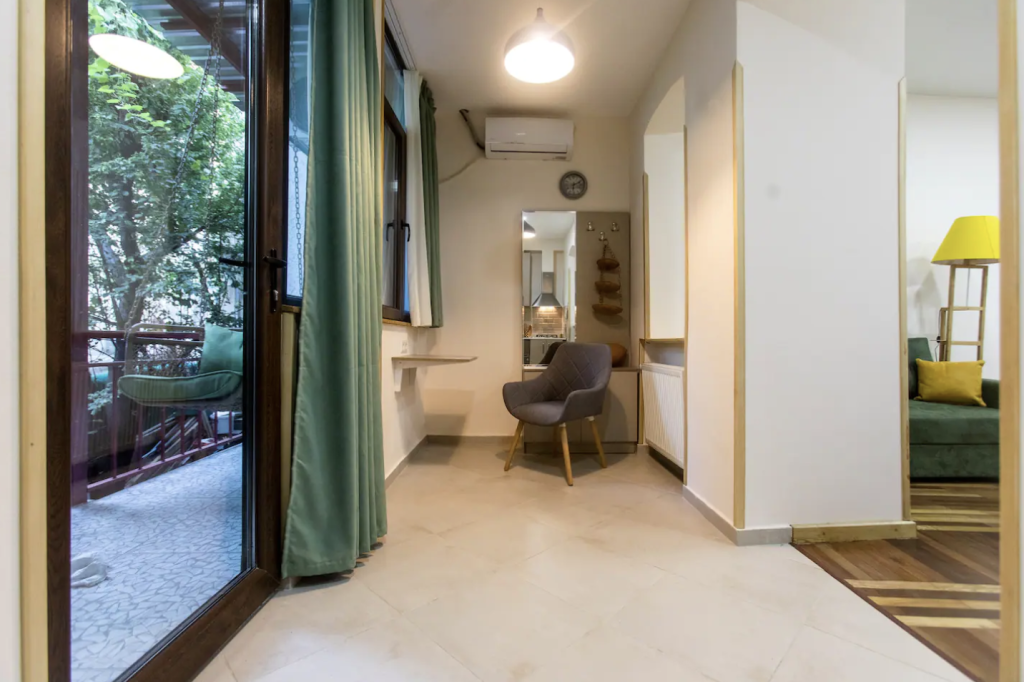 квартири в тбілісі для подобової оренди airbnb з терасою оренда