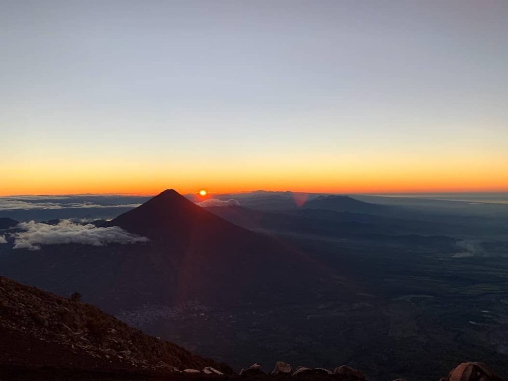 Сходження на вулкан Акатенанго ціна