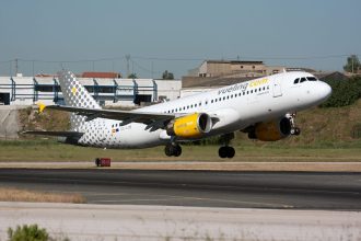 Розпродаж Vueling: рейси з Києва у Париж - від €18